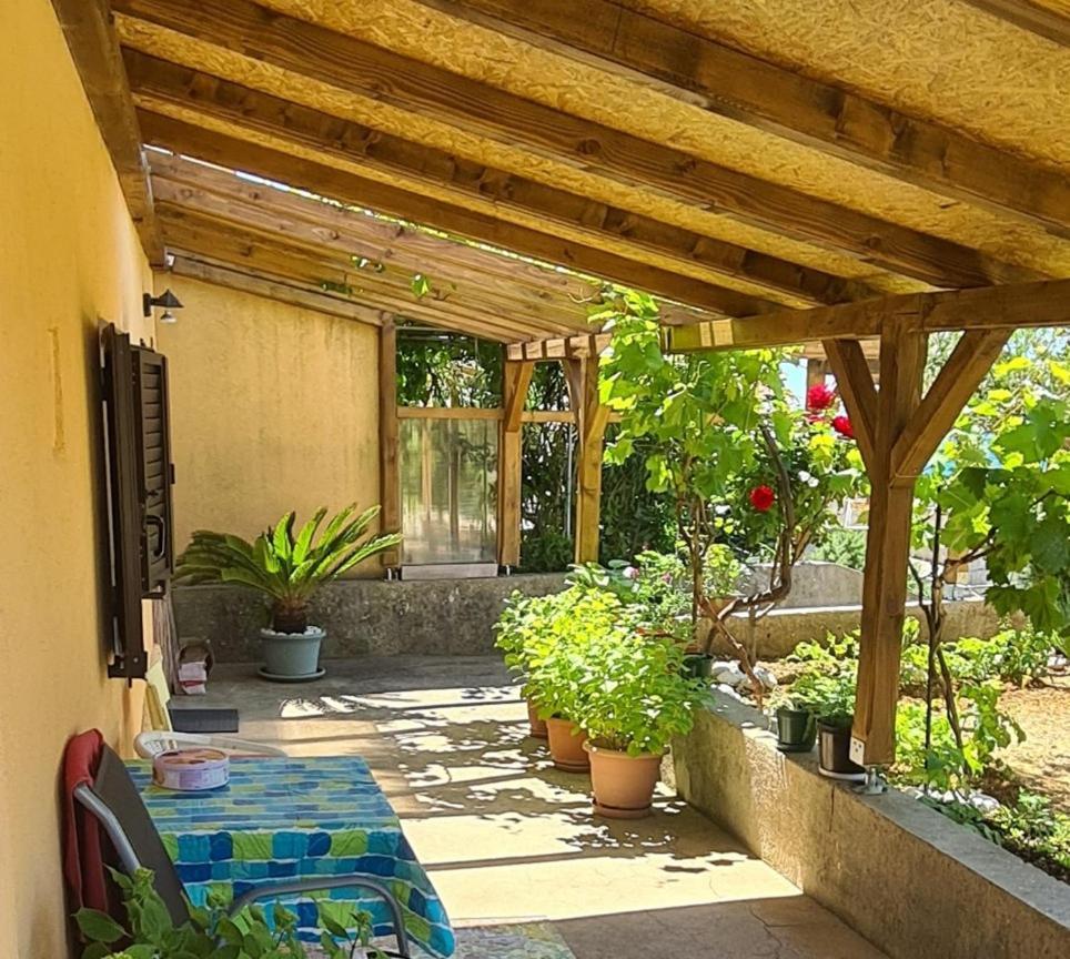 Studio Apartman Stara Baška Exterior foto