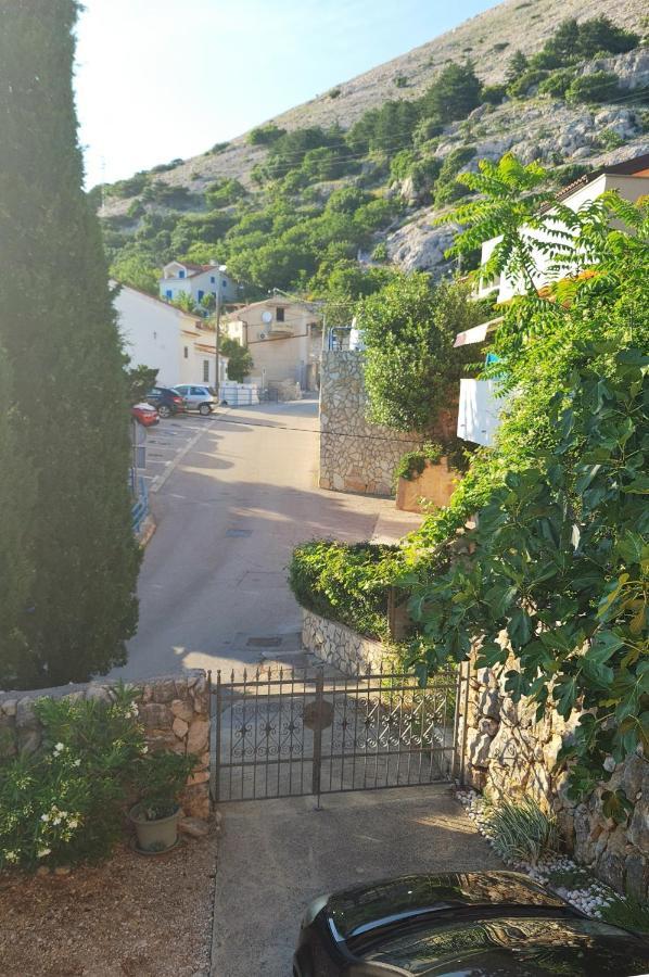 Studio Apartman Stara Baška Exterior foto