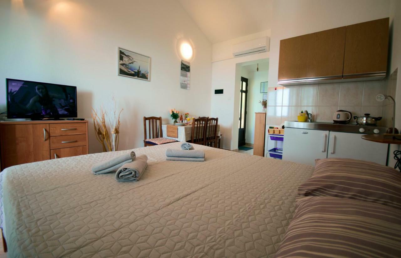 Studio Apartman Stara Baška Exterior foto