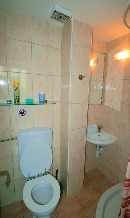 Studio Apartman Stara Baška Exterior foto